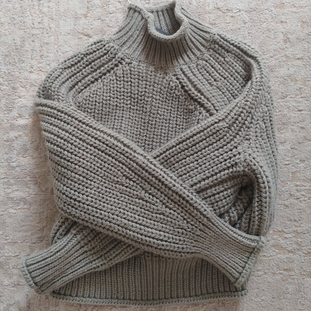 H&M chunky sweater with mock turtleneck size M